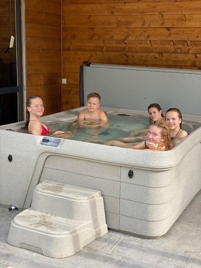 Отель Mohacsi Wellness Vendeghaz Es Lovasklub Экстерьер фото