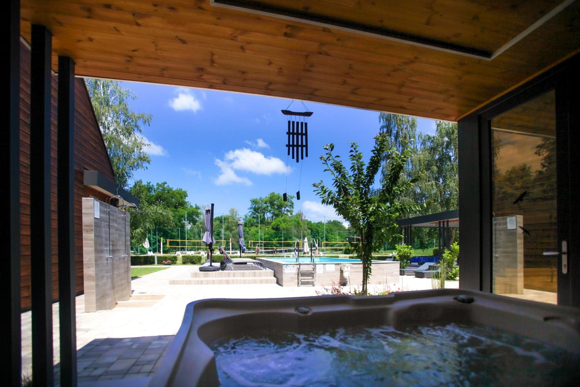 Отель Mohacsi Wellness Vendeghaz Es Lovasklub Экстерьер фото