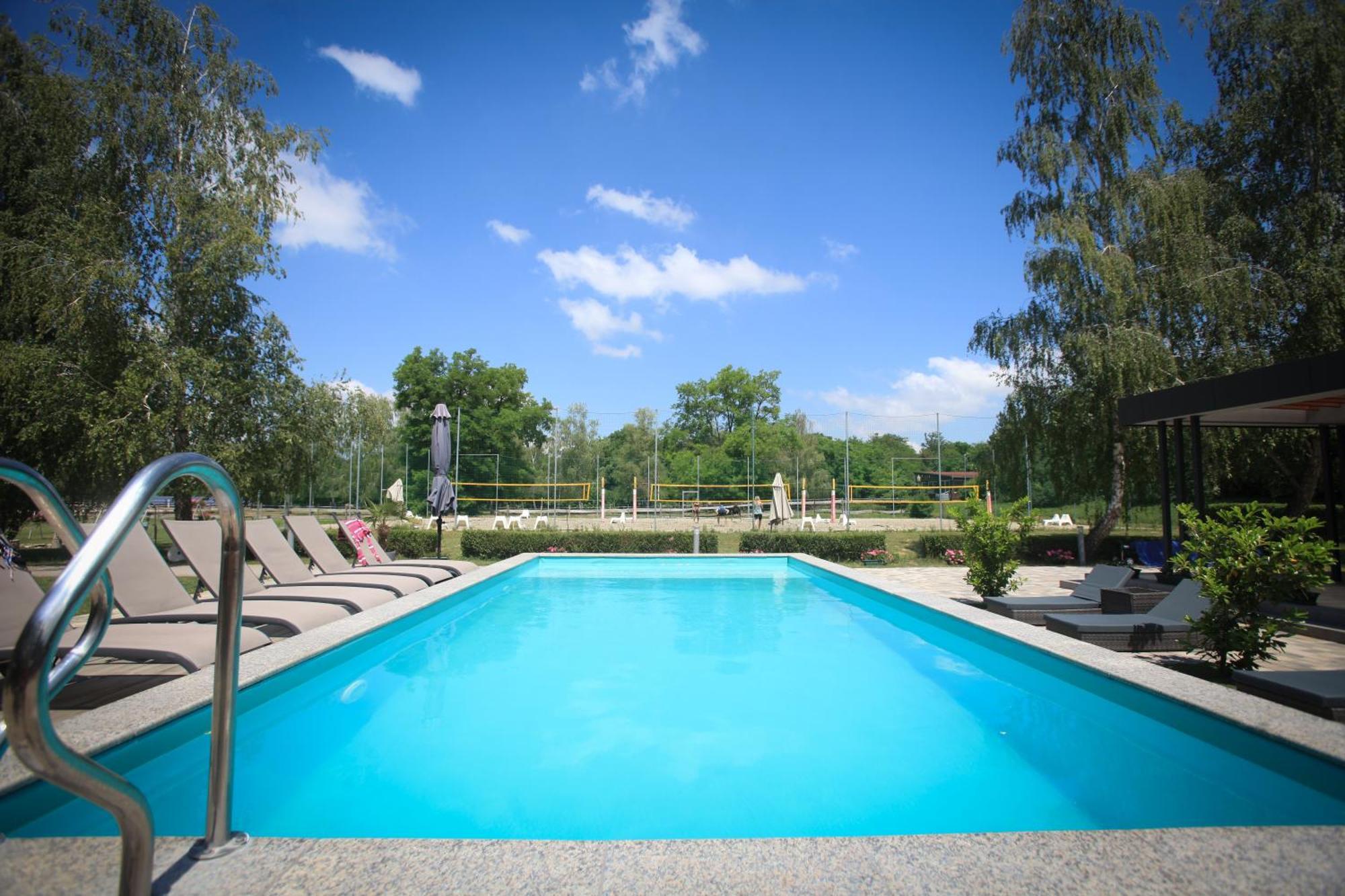 Отель Mohacsi Wellness Vendeghaz Es Lovasklub Экстерьер фото