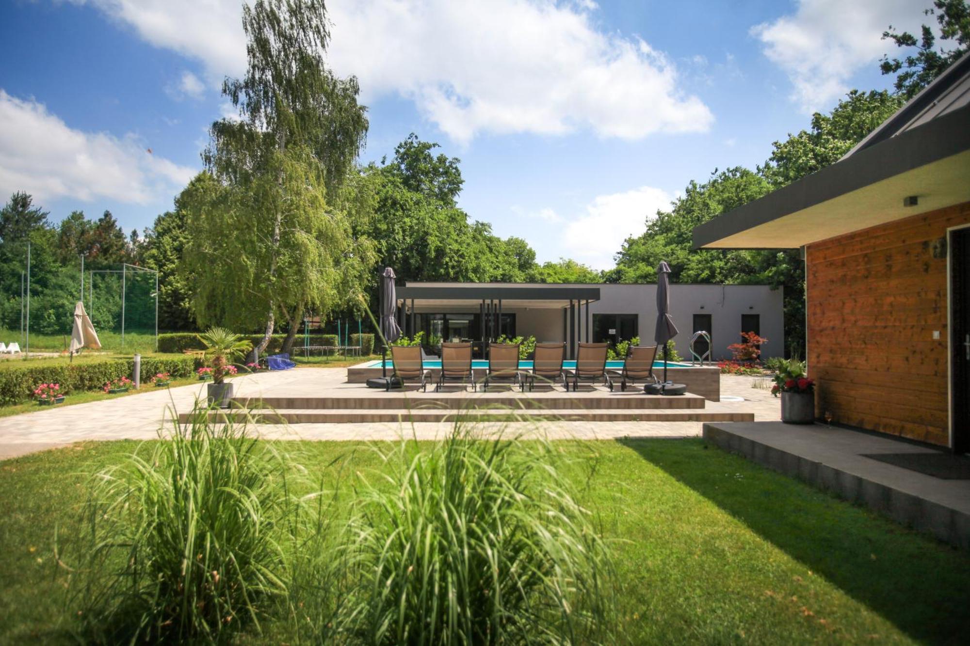 Отель Mohacsi Wellness Vendeghaz Es Lovasklub Экстерьер фото