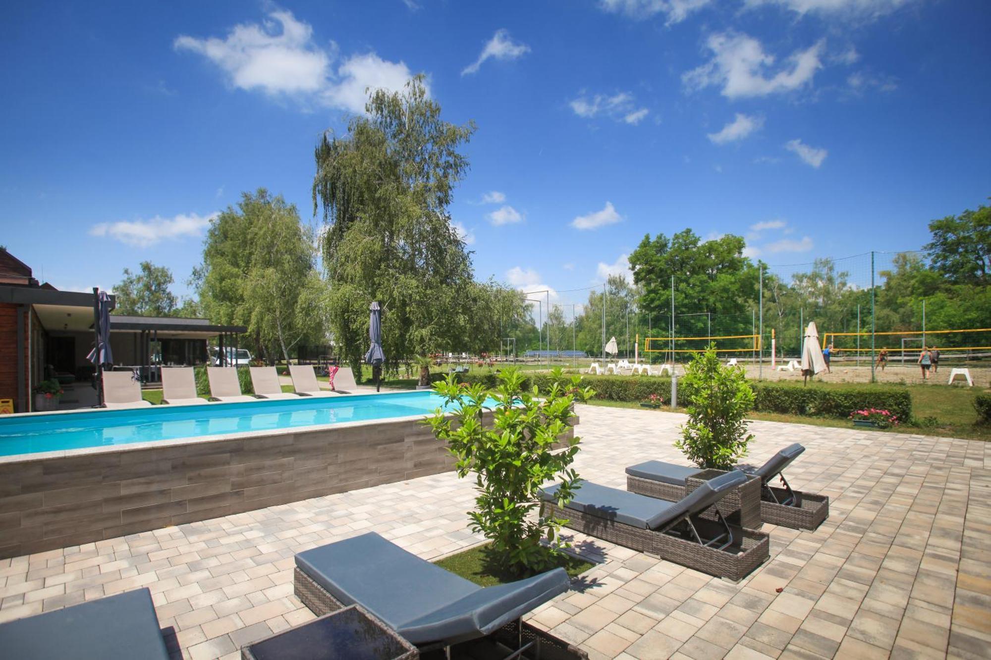 Отель Mohacsi Wellness Vendeghaz Es Lovasklub Экстерьер фото