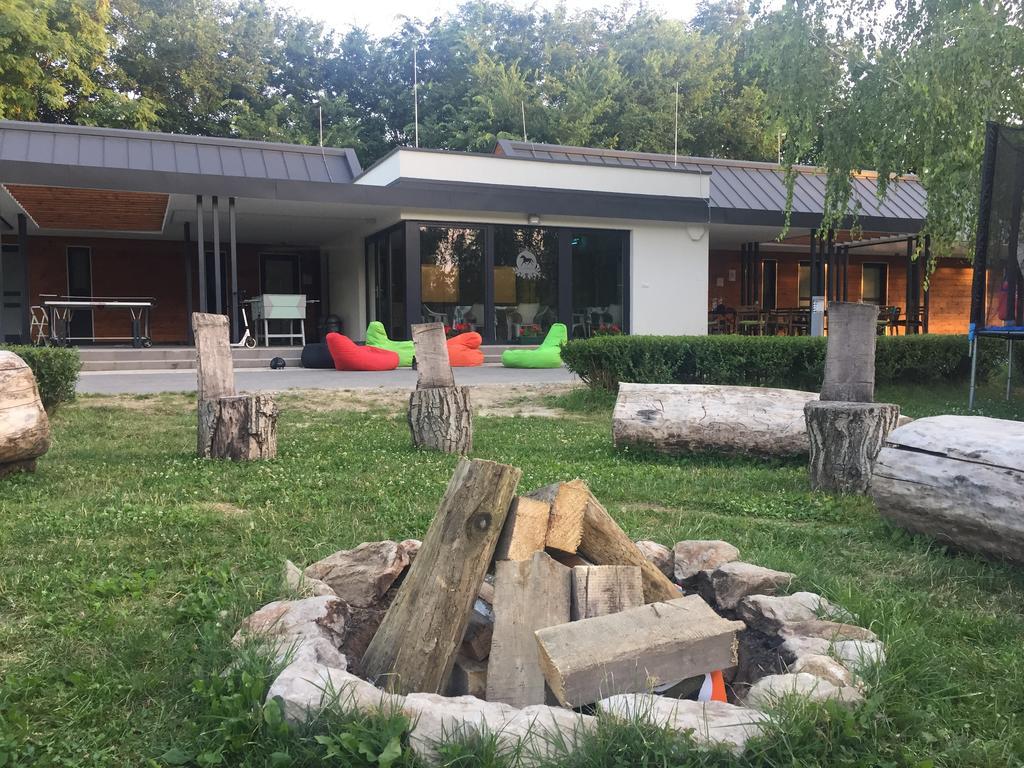 Отель Mohacsi Wellness Vendeghaz Es Lovasklub Экстерьер фото