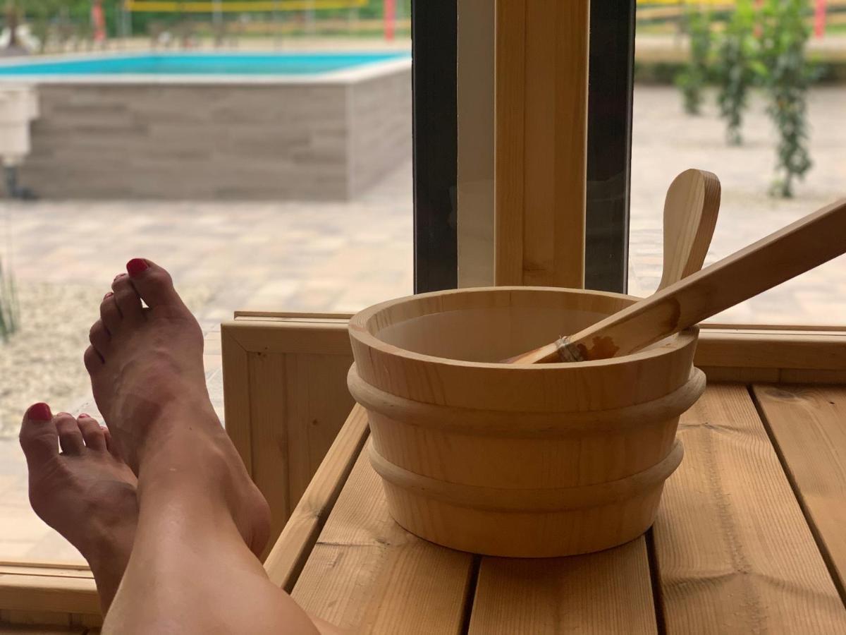 Отель Mohacsi Wellness Vendeghaz Es Lovasklub Экстерьер фото